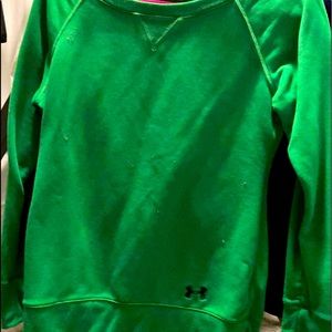 Green Under Armour sweat shirt